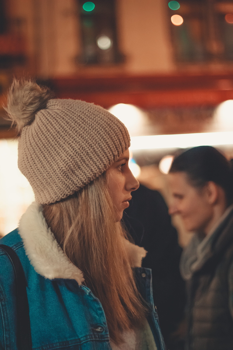 scarf, people, coat, bonding, human, banister, hairstyle, adult, portrait, child, beanie, 5K, sweatshirt, woman, pub, apparel, person, lifestyles, knit hat