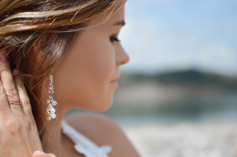 ring, focus, close-up, young adult, white, beauty, body part, woman, human face, beach, shallow, jewelry, human hair, water, makeup, human body part, dangle