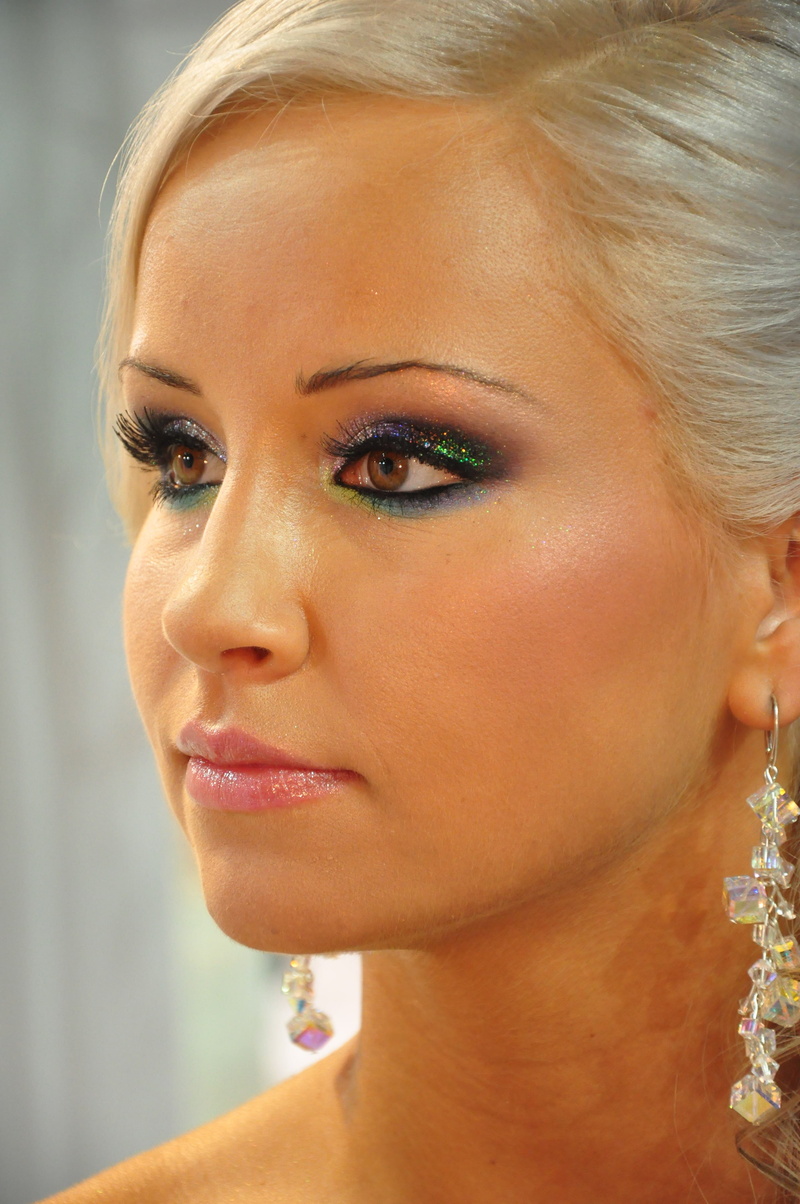 earrings, make-up, human face, beautiful woman, headshot, hairstyle, women, body part, indoors, close-up, woman, dangling, focus on foreground, young adult