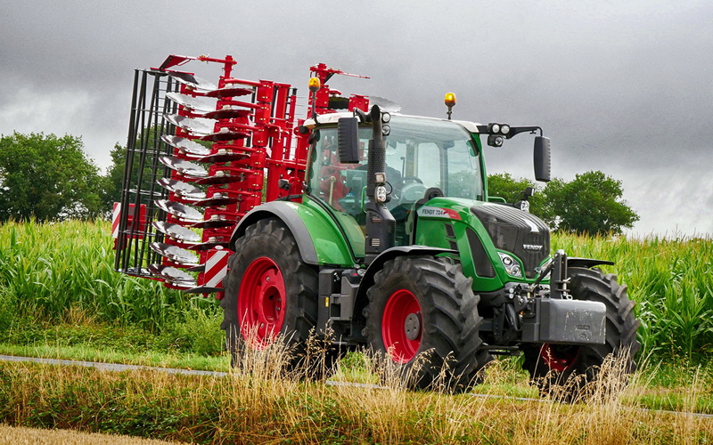 rural scene, landscape, wheel, vehiculo, crop, day, mode of transportation, agricultural machinery, agricultural equipment, nature, growth, tractor, farm