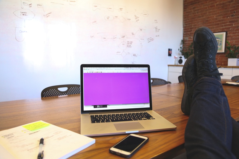corporate, people, office, company, furniture, monitor, desk, macbook, young, presentation, relax, web, plan, portable information device, pro, multimedia