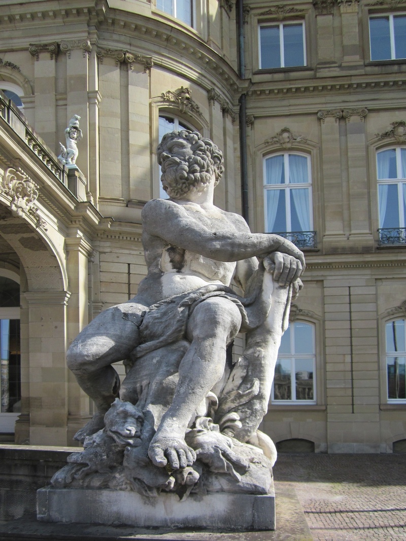art and craft, low angle view, male likeness, decoration, mythology, outdoors, 1080P, architecture, human representation, craft, heracles, sculpture, stuttgart
