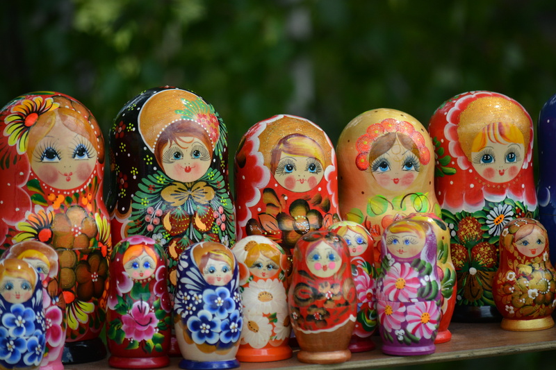 character, figurine, female likeness, outdoors, large group of objects, still life, day, human representation, matrioshka, close-up, nesting, multi colored