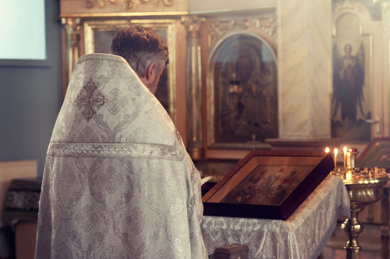 adult, 4K, religion, building, candle, love, indoors, people, built structure, spirituality, architecture, one person, holy, holy book, women, prayer