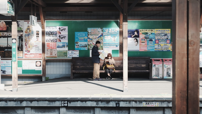 board, choice, built structure, kamakura station, man, leisure activity, outdoors, store, people, real people, station, couple, retail display, retail