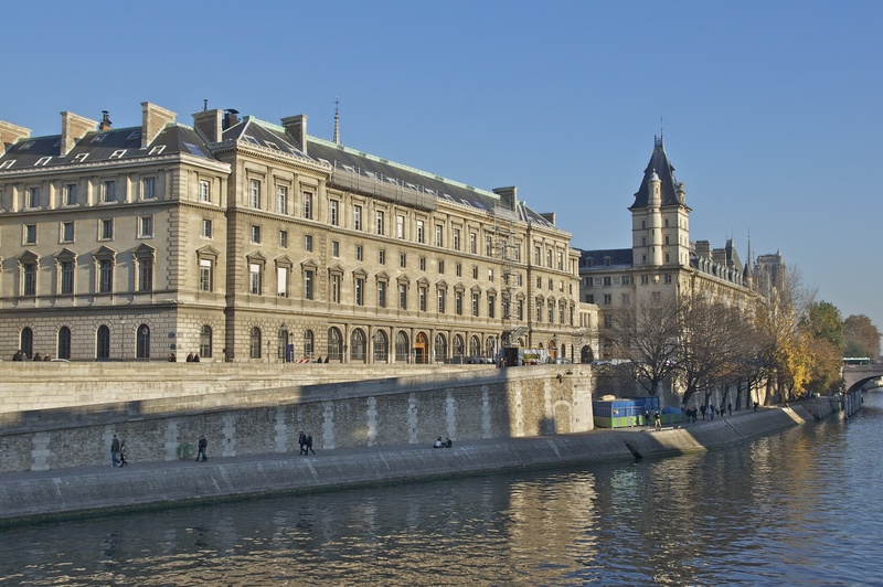 building exterior, water, city, travel, quai des orfèvres, architecture, historic, waterfront, incidental people, 2K, building, palais de justice, built structure