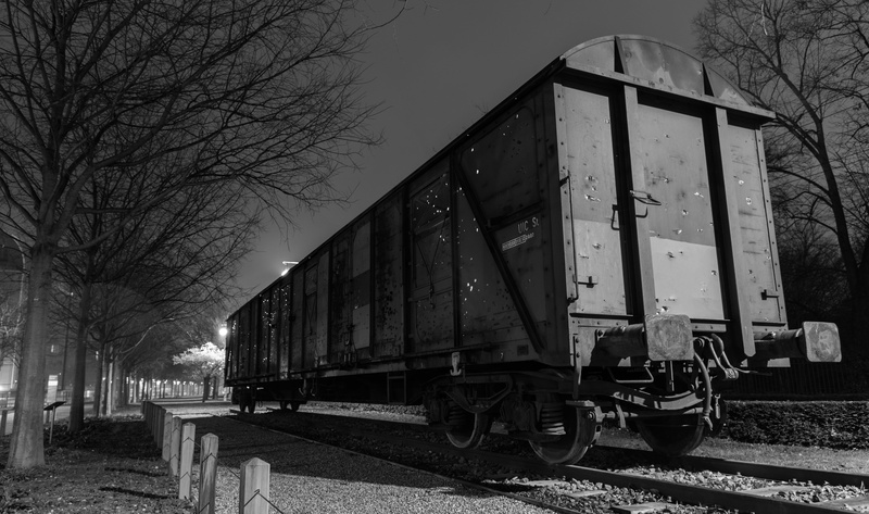 land vehicle, outdoors, public transportation, no people, train de marchandises, rail transportation, clear sky, freight train, mode of transportation