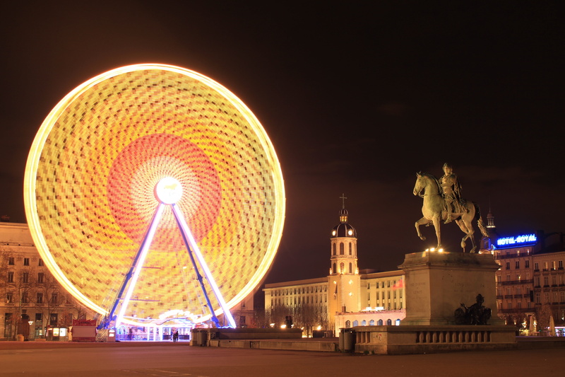 built structure, horse, wheel, lyon, nature, ferris wheel, building, tourism, 5K, city, place bellecour, riding, amusement park, arts culture and entertainment