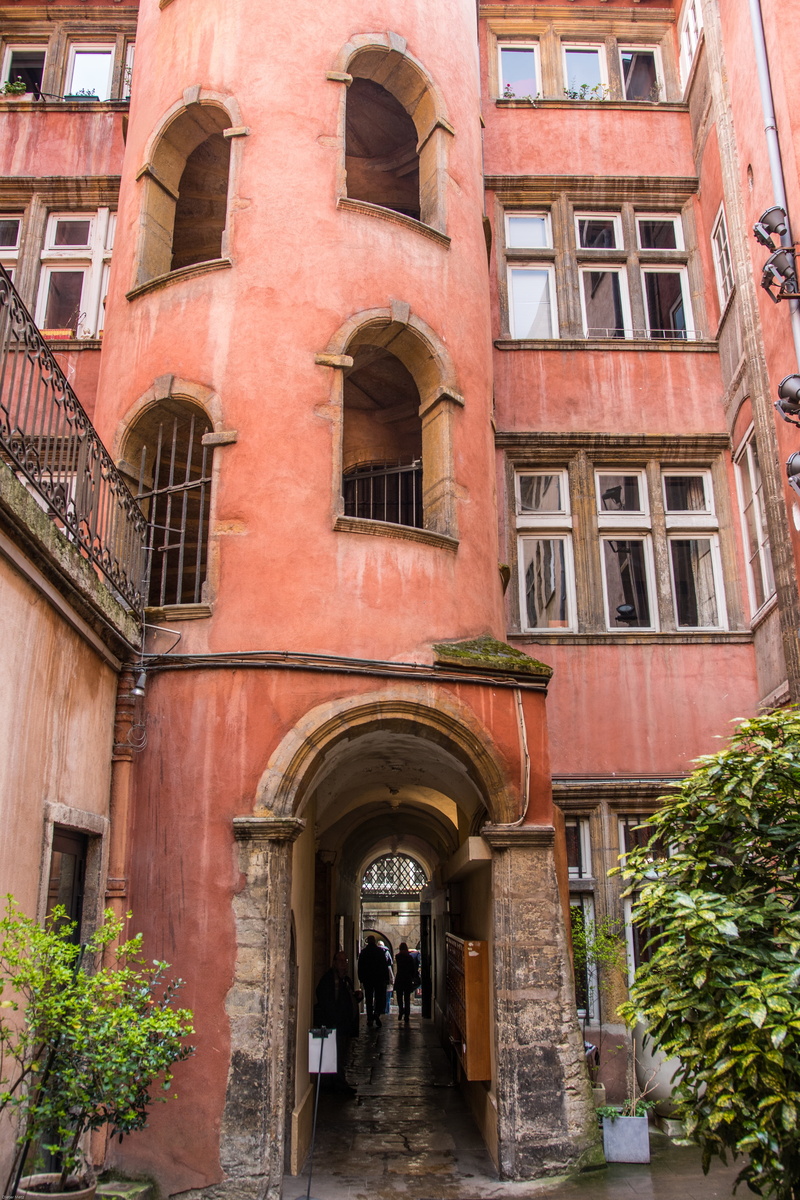 cozy, alley, near, atmosphere, 5K, old town, rain, green, gender tower, concrete, romantic, patch, architecture, travel, real people, arch, plant, built structure