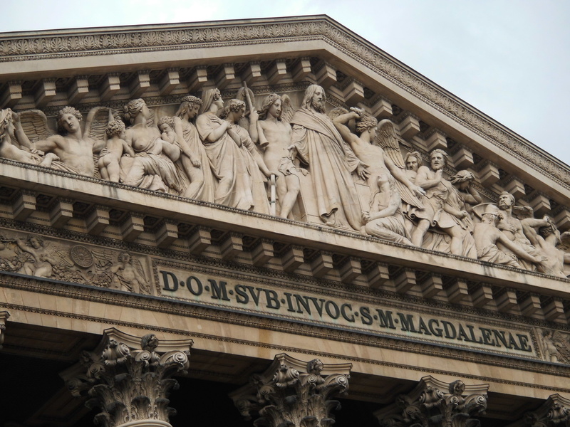 low angle view, 5K, paris, architectural column, human representation, historical, built structure, bas relief, no people, places of interest, travel destinations