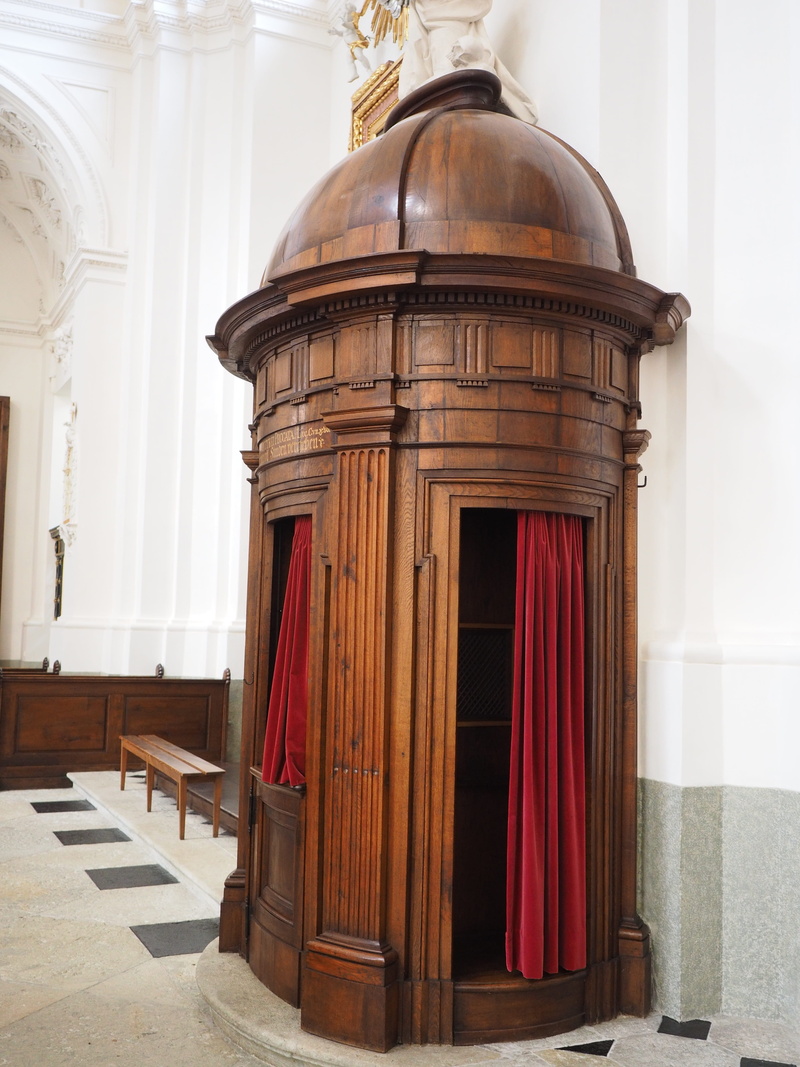 st ursen cathedral, 4K, red, beichthäuschen, architectural column, church, building, entrance, pisoni, nature, built structure, belief, church buildings