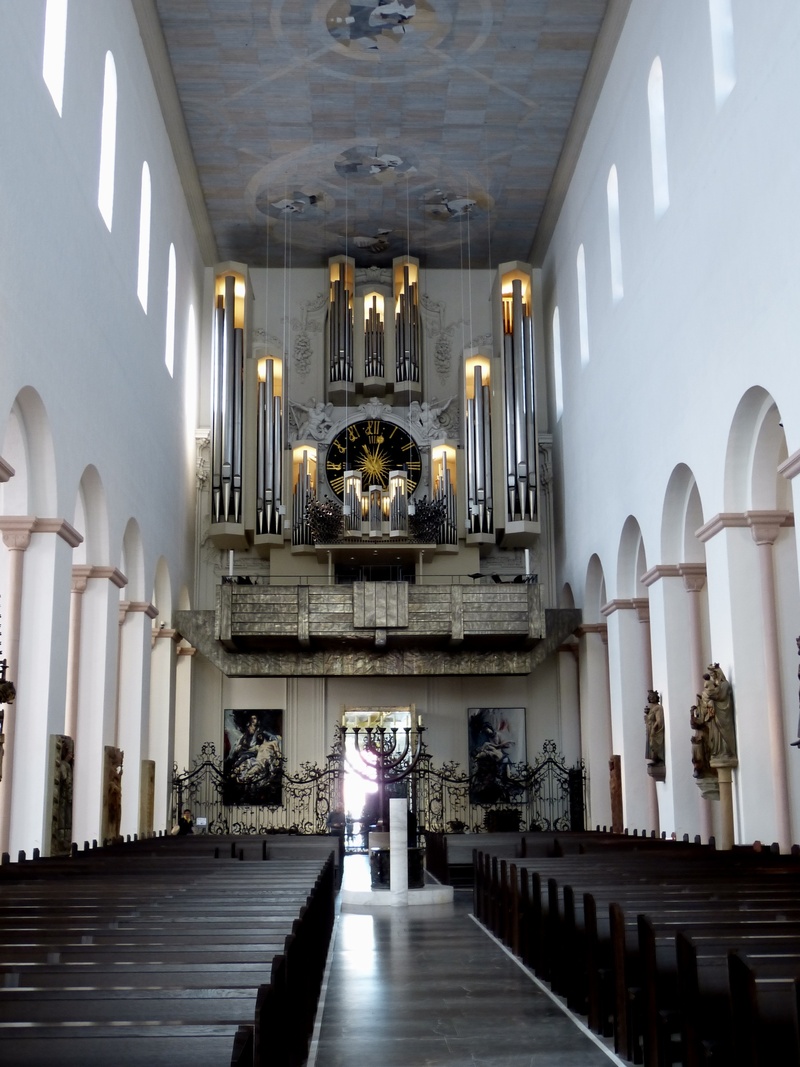 pew, church, lighting equipment, built structure, illuminated, music, arch, the way forward, aisle, no people, ceiling, organ, 2K, altar, indoors, christianity