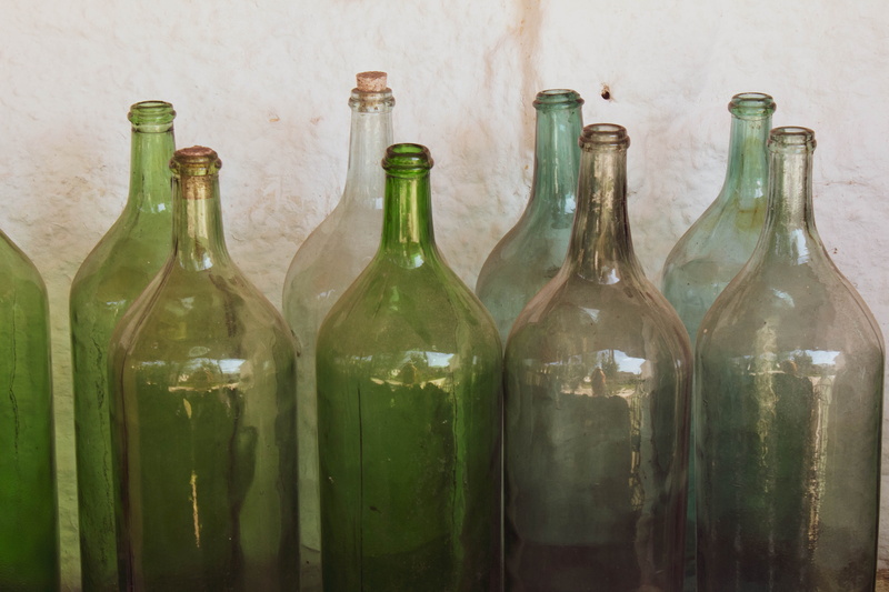 old, group of objects, pub, cork - stopper, goblet, beverage, green color, in a row, liquor, diversity, wine bottle, bar counter, bottle, wine, 5K, sake