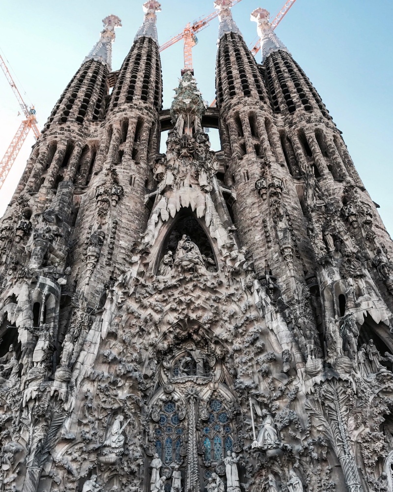 history, familia, travel destinations, religious, day, monument, ornate, architecture, ruined, ancient, madrid, stone, crane, goth like, cathedral, church