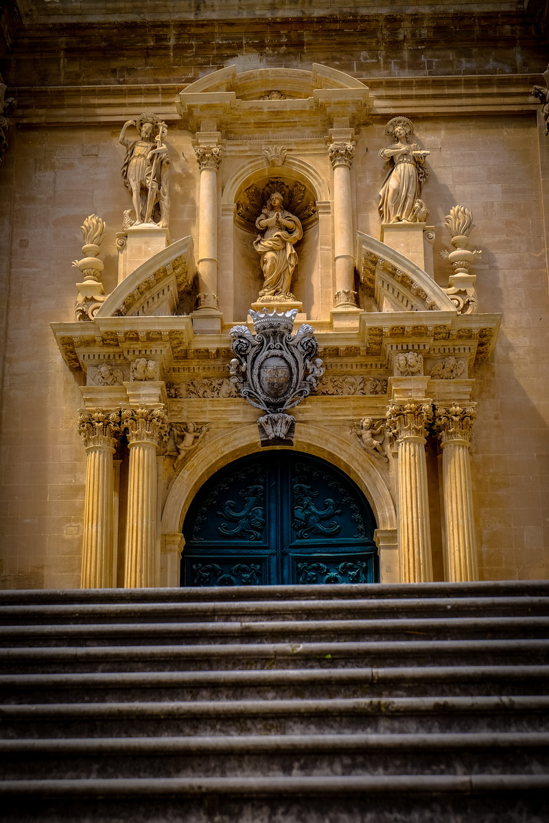 bas relief, craft, closed, landmark, sculptures, columns, art and craft, statues, door, stairs, sculpture, 4K, built structure, day, low angle view, goth like