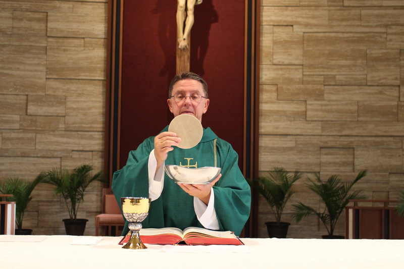 drink, 5K, catholic, men, bowl, wine, food and drink, mature men, wineglass, alcohol, refreshment, mass, Priest, adult, household equipment, drinking