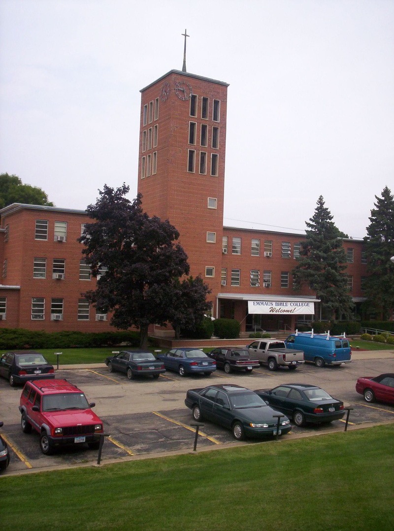 building Exterior, plant, no people, land vehicle, building, cars, public domain, 1080P, sky, motor vehicle, dubuque, Iowa, day, transportation, built structure
