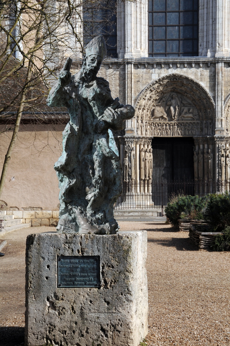 sunlight, outdoors, day, the past, no people, chartres, nature, building, cathedral, art and craft, parvis, bishop, 4K, male likeness, representation