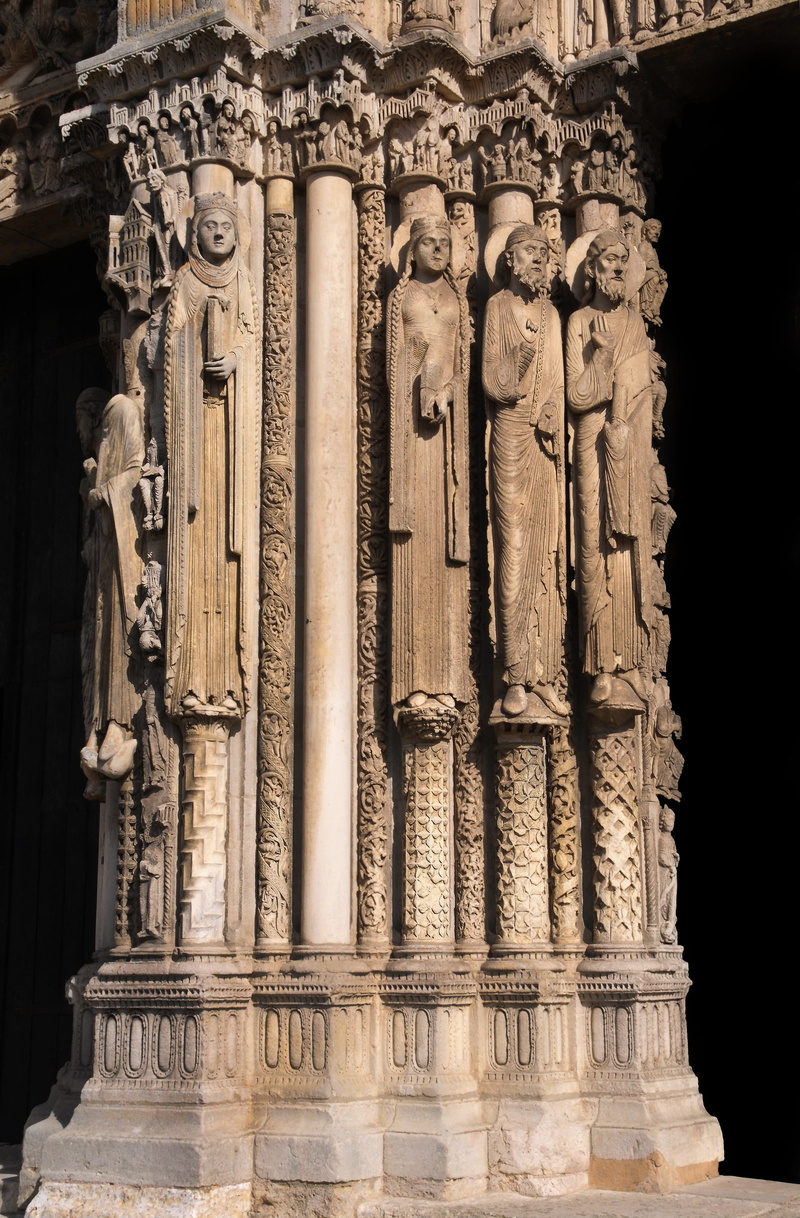 sculpture, carving, statue, built structure, no people, chartres, art and craft, architectural column, architecture, the past, belief, gothic, craft, place of worship