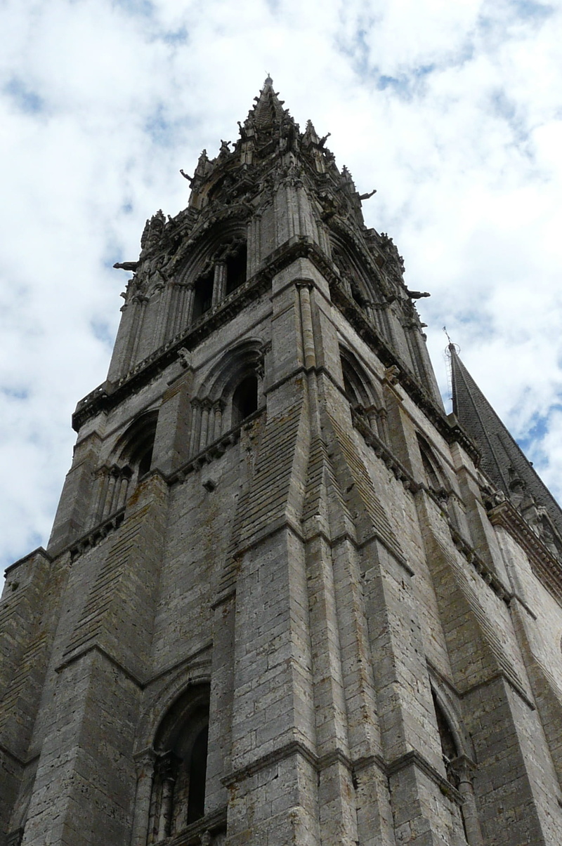 building, cloud - sky, the past, spirituality, chartres, historically, cathedral, gothic, history, sky, low angle view, architectural style, built structure