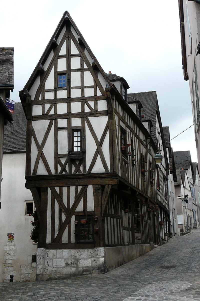 facade, nature, chartres, sky, gable, day, staircase, no people, 1080P, building exterior, old town, outdoors, window, residential district, bowever, bar