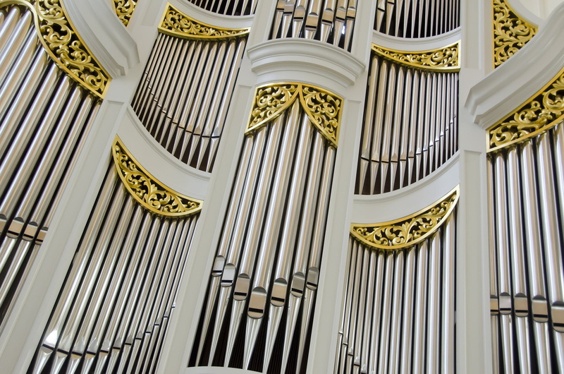 silver, decoration, architecture, building, instrument, pattern, elegance, pipe Organ, low angle view, cultures, ornate, religion, art, hall, organ, architecture And Buildings