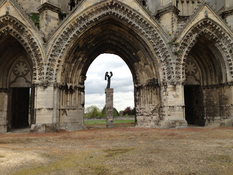 plant, portal, french gothic architecture, nature, building, travel destinations, arch, architecture, history, architectural column, wall, sky, religious