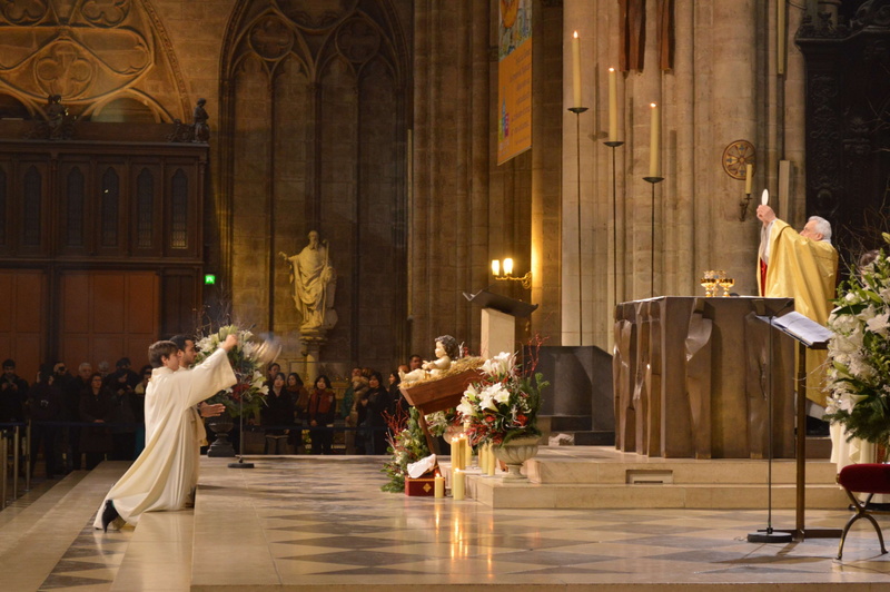 architecture, dame, bouquet, dome, french, ancient, flower arrangement, stage - performance space, city, europe, catholicism, gothic, event, place of worship