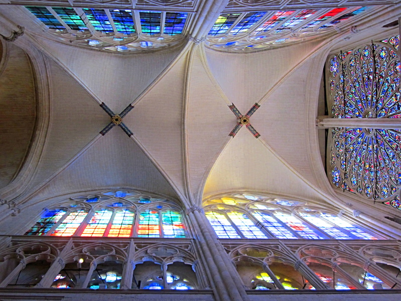 tours, ceiling, no people, glass - material, low angle view, building, 2K, arch, glass, window, built structure, stained glass, architecture, french, altar