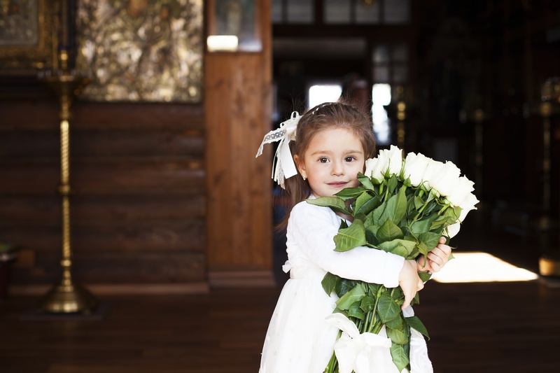 portrait, child, women, standing, roses, inside, girl, people, holding, clothing, bouquet of roses, happiness, orthodoxy, 5K, bouquet, plant, girls, flower