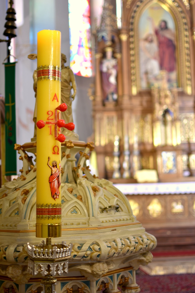 architecture, spirituality, building, font, indoors, human representation, no people, sacrament, creativity, catholic, focus on foreground, altar, representation