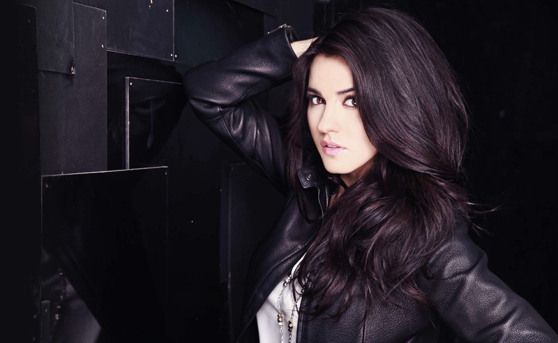 long hair, hands on head, looking at viewer, Latinas, 1080P, women indoors, leather clothing, jacket, Maite Perroni, actress, brunette, women, brown eyes