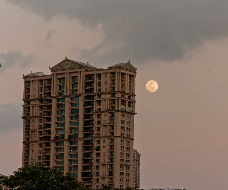 city, outdoors, India, culture, low angle view, Moon, Temple, Building, sky, planetary moon, Mumbai, night, beauty in nature, window, 2K, travel destinations