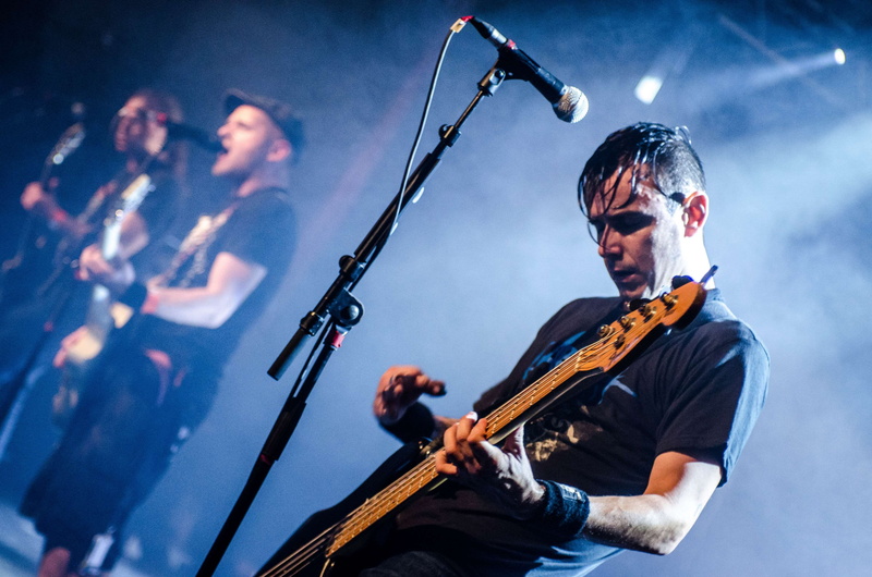 performance, people, event, arts culture and entertainment, electric guitar, show, singer, lights, stringed, musical instrument, guitarist, nightlife, musical equipment