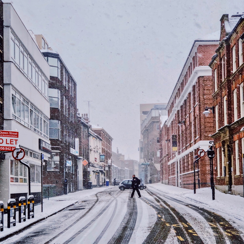 long, architecture, snow, ice, motor vehicle, mode of transportation, the way forward, winter, sky, street, sign, diminishing perspective, city, snowing