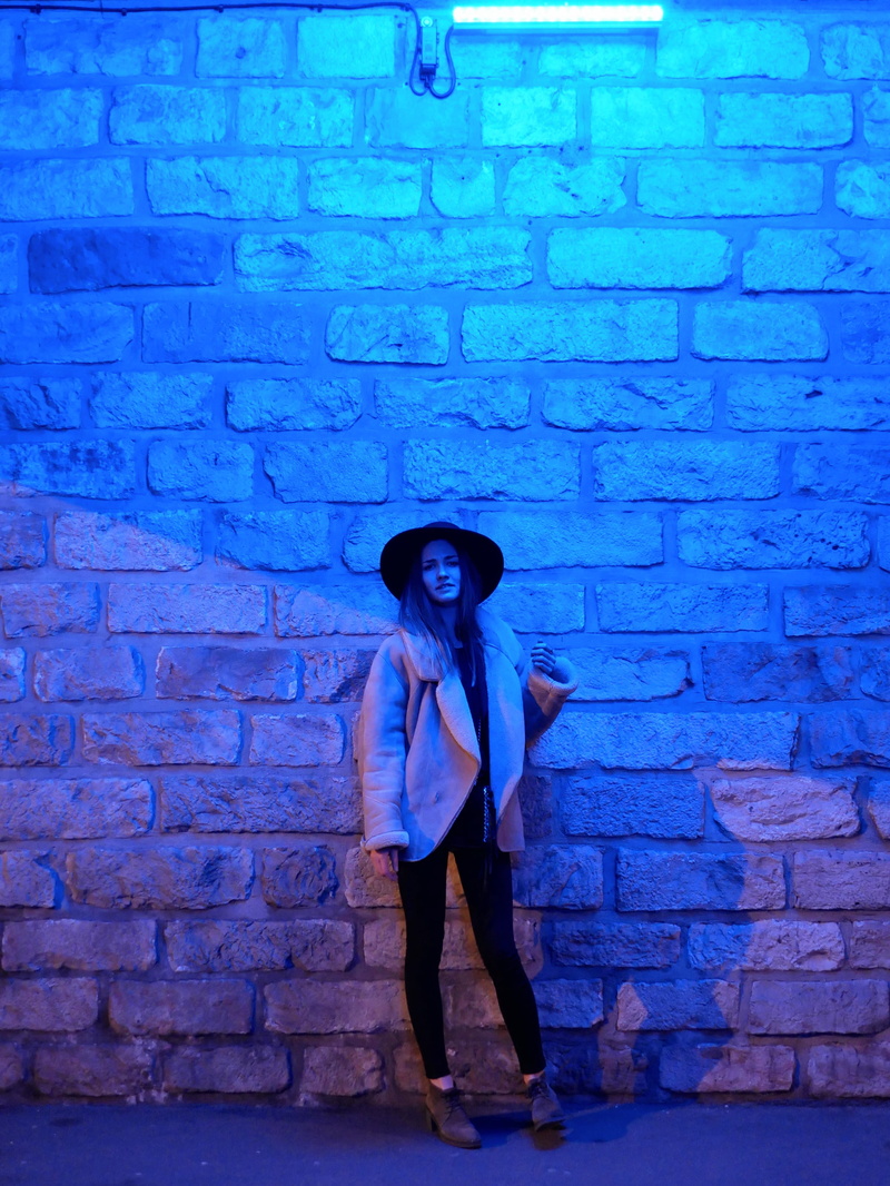 built structure, human, Underground, cobblestone, shoe, 2K, leisure activity, sleeve, lifestyles, apparel, brick, standing, casual clothing, real people