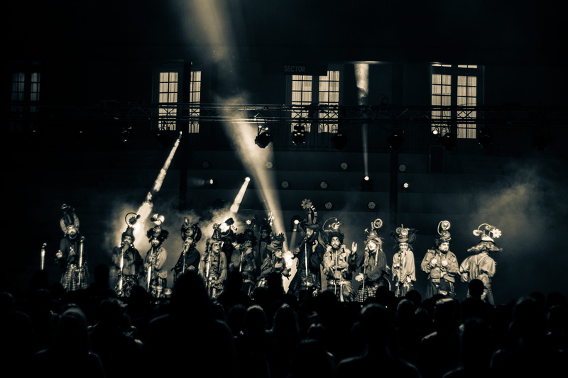 excitement, stage - performance space, buenos aires, festival, stage, enjoyment, adult, group of people, escenario, performance, arms raised, stage light