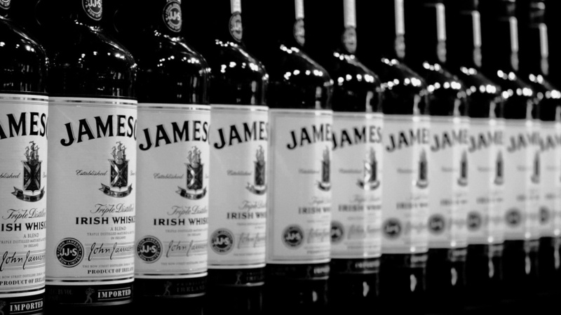 side by side, lot, arrangement, food and drink, large group of objects, 1080P, number, whisky, bar counter, close-up, james, beer - Alcohol, wine, no People