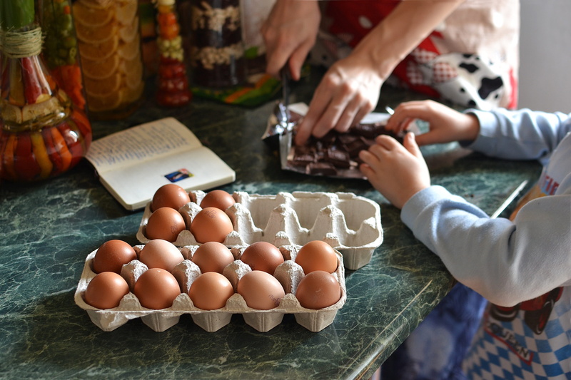 diet, large group of objects, green, eggs, ingredient, eating, easter, child, lifestyles, indoors, cake, family, wellbeing, egg, kid, pile, girl, en, young