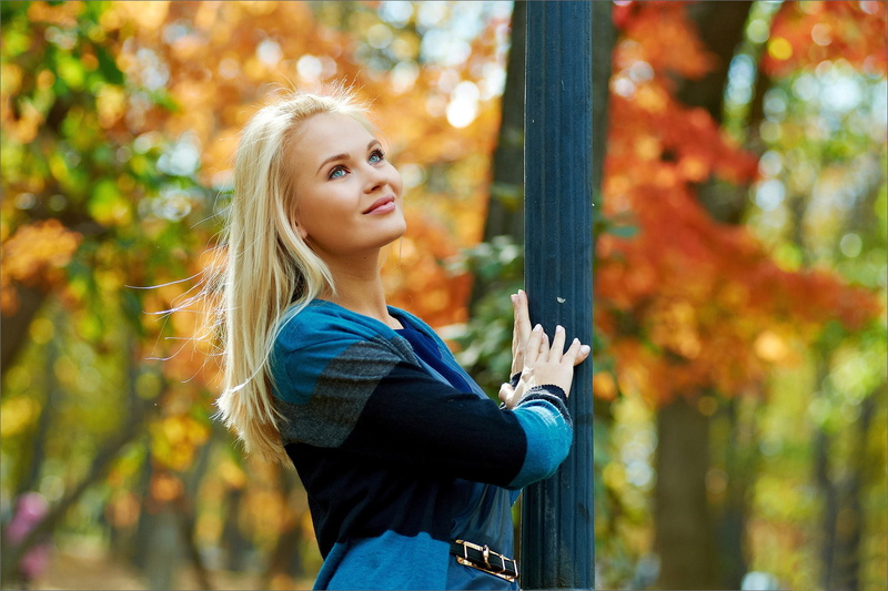 one person, beauty, teenager, nature, hair, dress, outdoors, girl, sleeved, tree, beautiful woman, blonde, waist up, blue, cutie, s, women, portrait, blond hair
