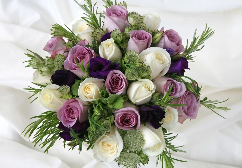 wedding ceremony, red, flower Head, flower arrangement, fragility, event, nature, beauty in nature, close-up, white, rose - Flower, gift, celebration, petal