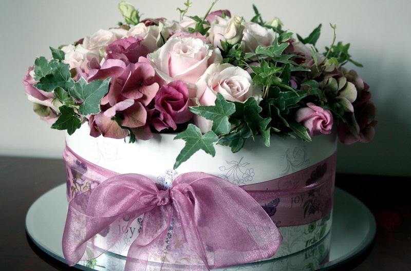 celebration, white, close-up, petal, vulnerability, leaf, arrangement, decoration, flowering plant, rose, no People, pink Color, gift, freshness, love