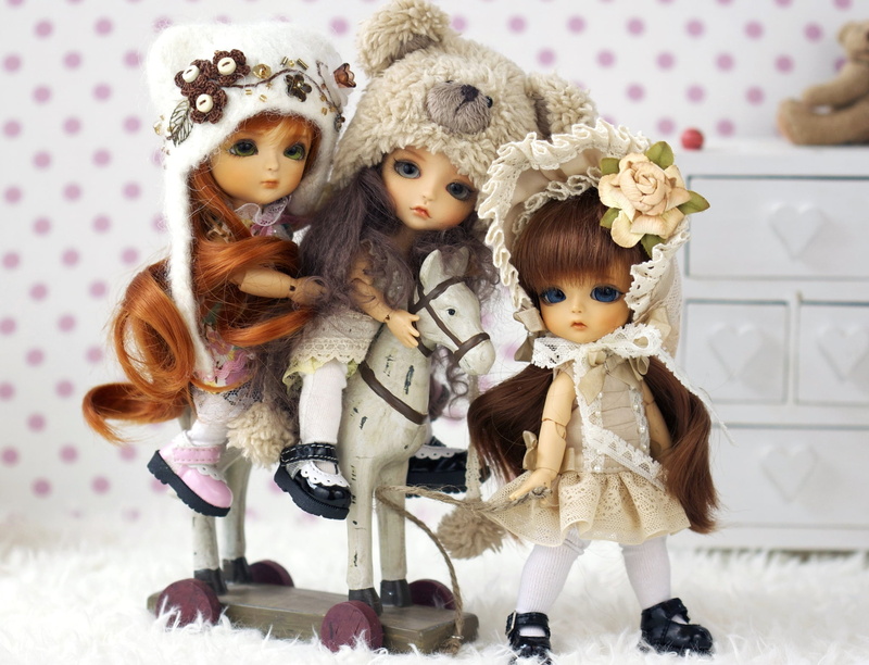 girls, toys, female likeness, beautiful, holiday, 1080P, women, still life, fashion, child, horse, caucasian Ethnicity, indoors, celebration, three, human representation