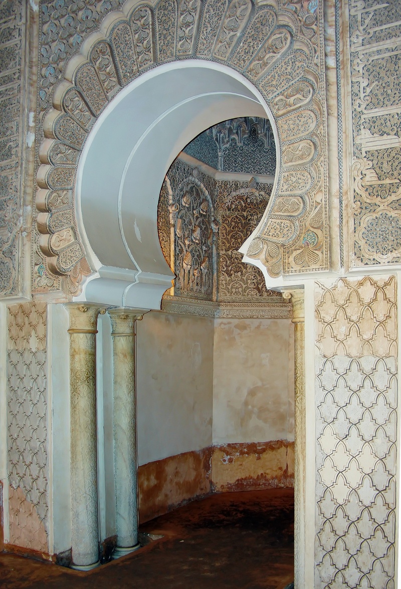 wall - building feature, travel destinations, old, place of worship, day, arch, the past, built structure, floral pattern, building exterior, palace, pattern