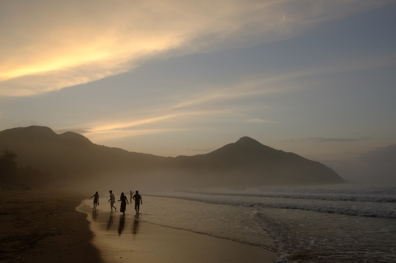 men, land, range, nature, group, scenics - nature, water, hour, asaka, group of people, chenguang, sky, walking, near, tranquil scene, people, seashore