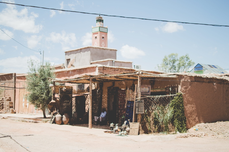 green, moroccan architecture, 5K, africa, tree, place of worship, building, cloud - sky, old, spirituality, outdoors, sand, built structure, history, the past