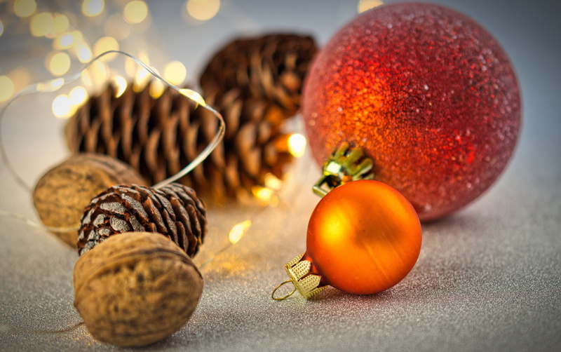 plate, ball, no people, healthy eating, decoration, 5K, indulgence, fruit, christmas time, christmas greeting, christmas bauble, christmas decoration