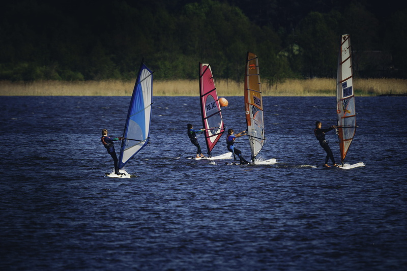 body, sail, nature, beauty in nature, skill, ocean, wind, boats, riding, group of people, waterfront, race, 2K, sea, water, sailboard, action, watercraft