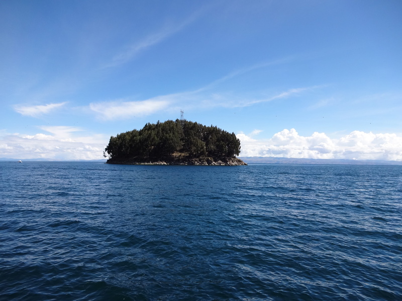 water, day, idyllic, sky, tranquil scene, lake titicaca, tree, rippled, stack rock, non-urban scene, island, waterfront, 2K, scenics - nature, beauty in nature