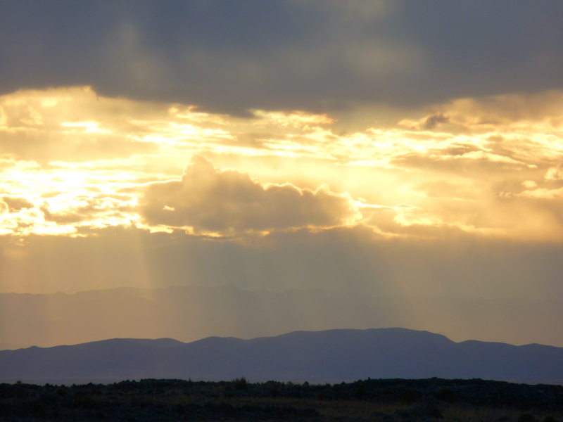 sunbeam, silhouette, scenics, cloud - sky, sunlight, no people, mountain, environment, tranquility, idyllic, abendstimmung, dramatic sky, landscape, scenics - nature